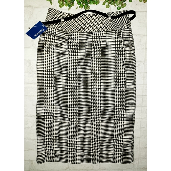 Evan Picone Houndstooth Slit Front Belted Skirt - Blk/Ivory - Picture 10 of 16